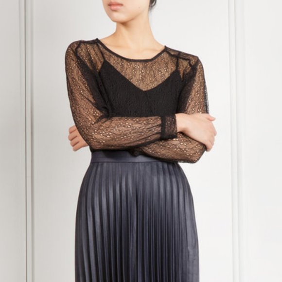 Delicate Overlay Crop Top - Picture 4 of 8